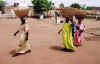 Африка Мали на рынок 06.2003г Чумач
